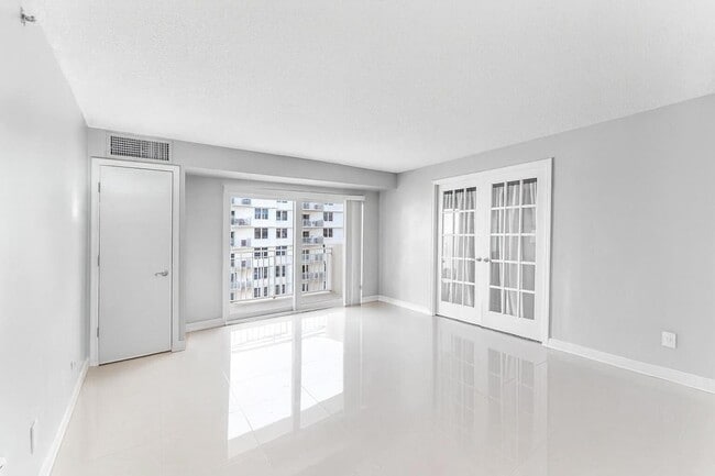 Building Photo - 3215 S Ocean Blvd