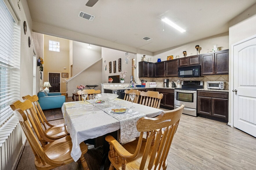 Building Photo - 3204 Ortman Dr