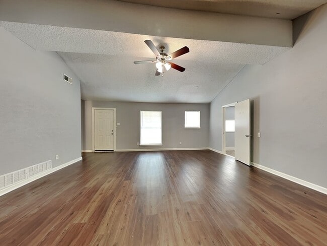Building Photo - Heart of Garland Dream Home!