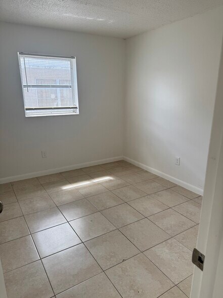 Building Photo - 5914 N Haverhill Rd