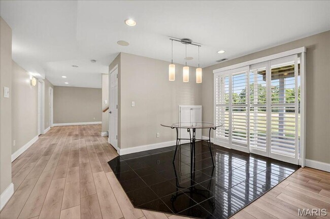 Building Photo - Golf Course Living