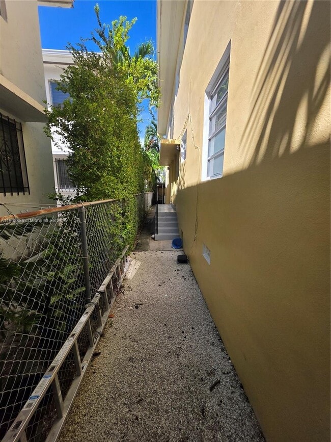 Building Photo - 8024 Harding Ave