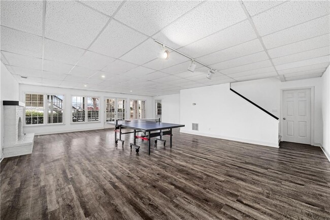 Building Photo - 135 Staghound Ct