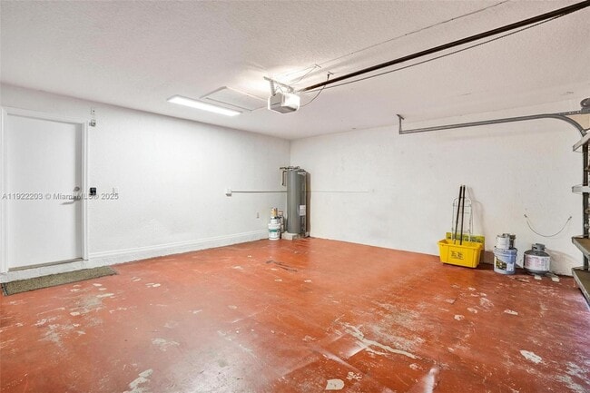 Building Photo - 6305 Willoughby Cir