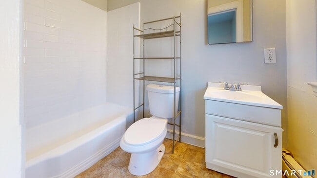 Building Photo - 666 Main St