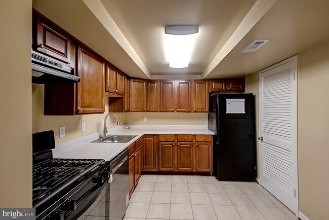 Building Photo - 2334 Sun Valley Cir