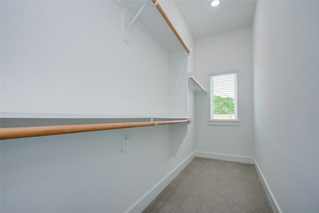 Building Photo - 3206 Live Oak St