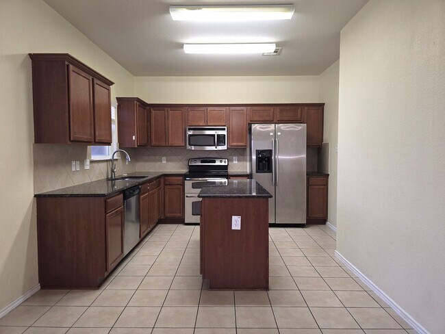 Building Photo - 2405 S Clear Creek Rd