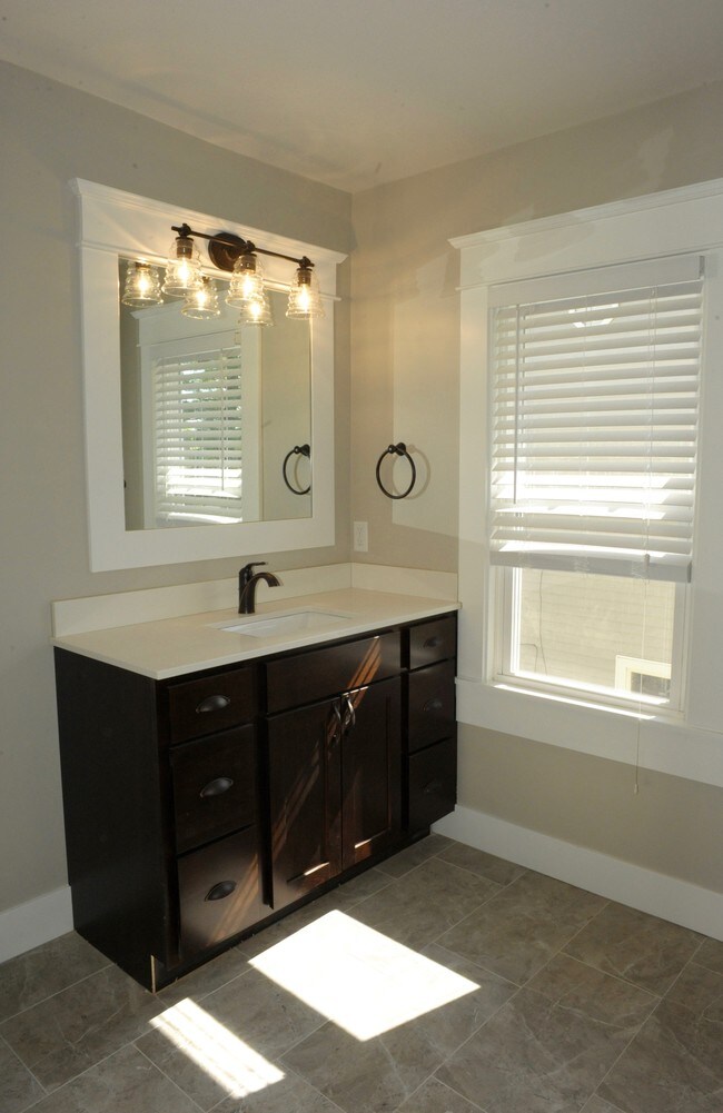 Building Photo - 1136 Sibley St NW