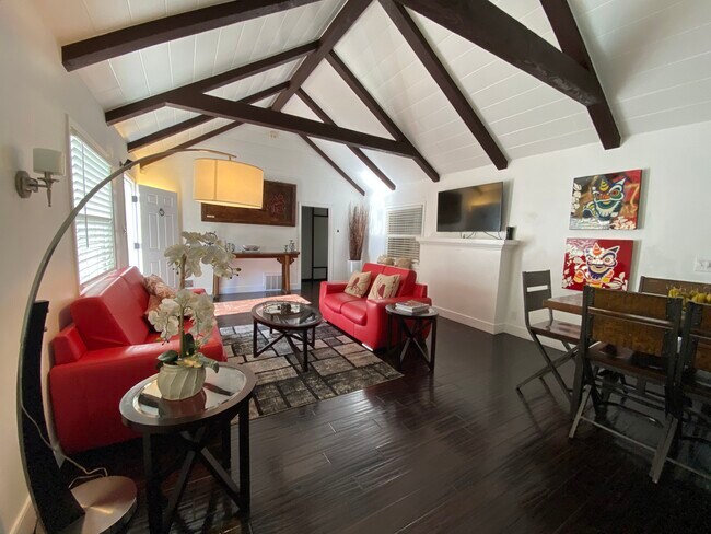 Building Photo - 920 N Beverly Glen Blvd