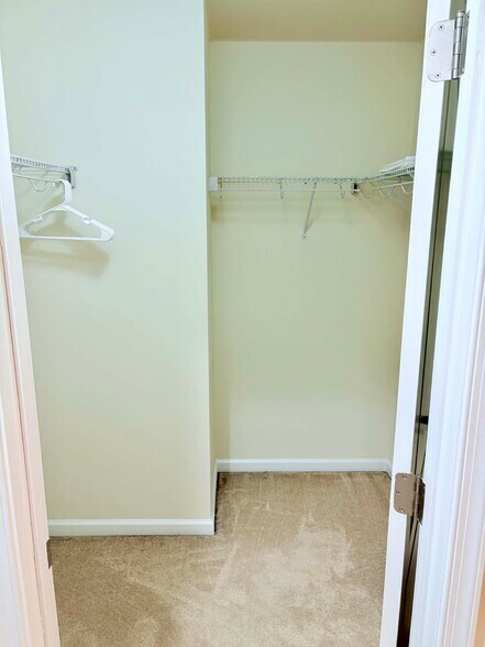Walk-in Closet - 4873 Dane Ridge Cir