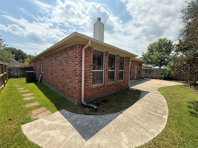 Building Photo - 5126 Winterwood Dr