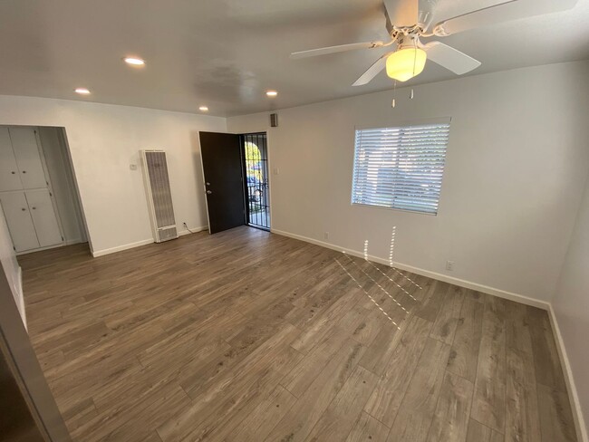 Building Photo - Charming 3-Bedroom Home in Paramount – Ful...