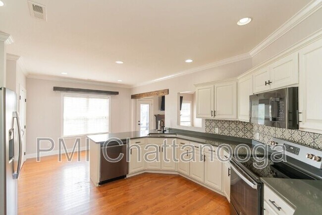 Building Photo - 7173 Brady Dr