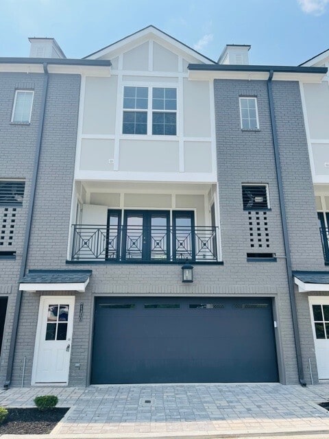 Building Photo - Tri-level home with attached 2 car garage in Belle Meade Highlands!