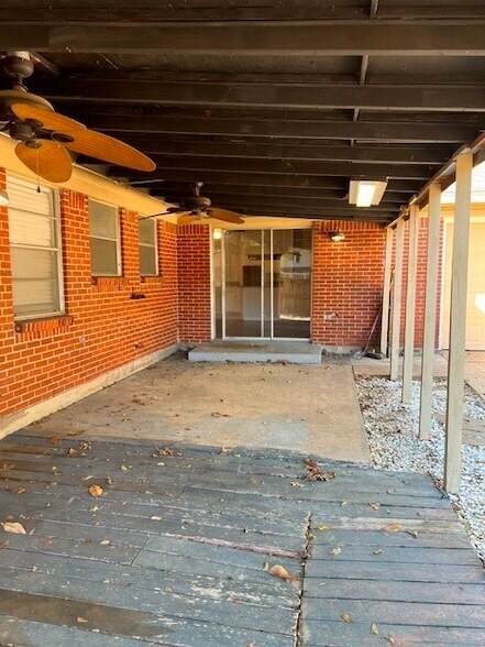 Building Photo - 2501 White Oak Ln