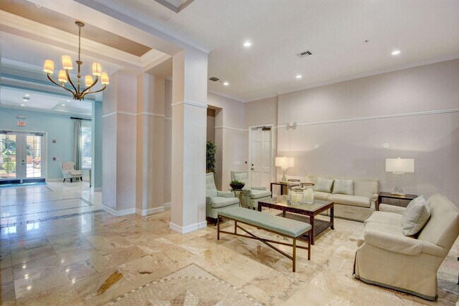 Building Photo - 720 S Sapodilla Ave
