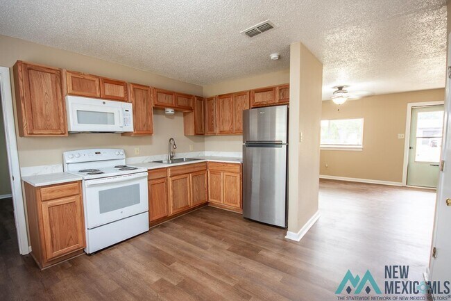 Building Photo - 1704 Laura Ln