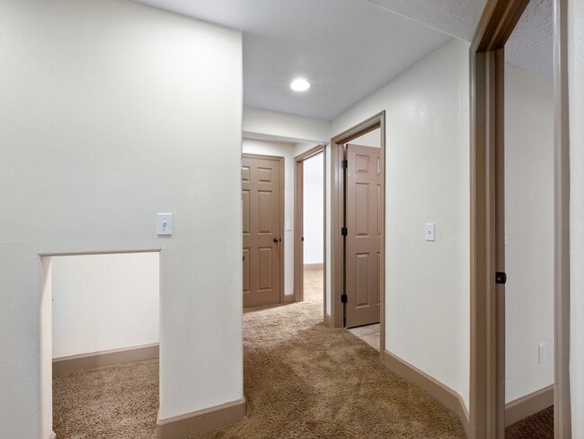 Building Photo - 25 E 2250 N