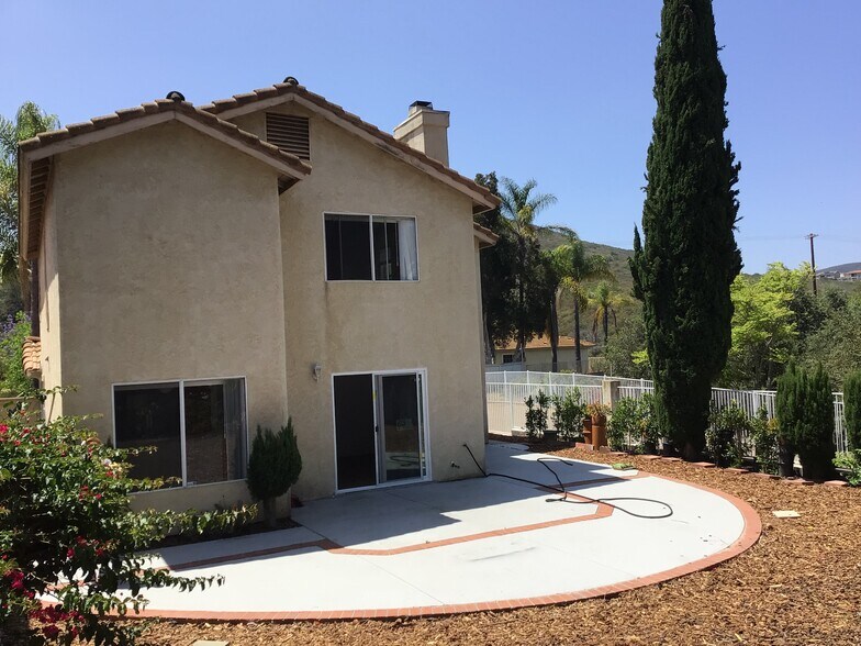 Building Photo - 10864 Avenida de los Lobos