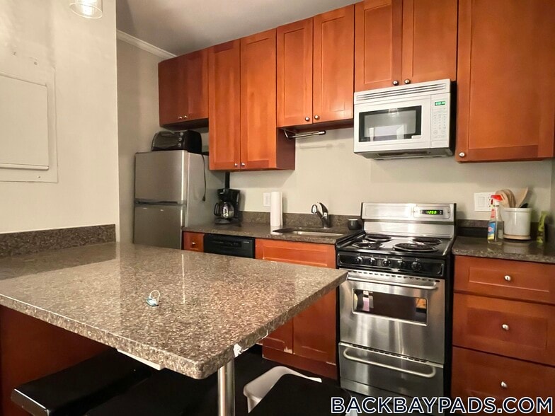 Building Photo - 17 Garrison St