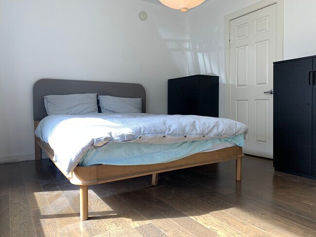 Building Photo - 141 S Clark Dr