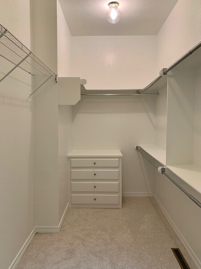 Building Photo - 3801 Tudor Cir