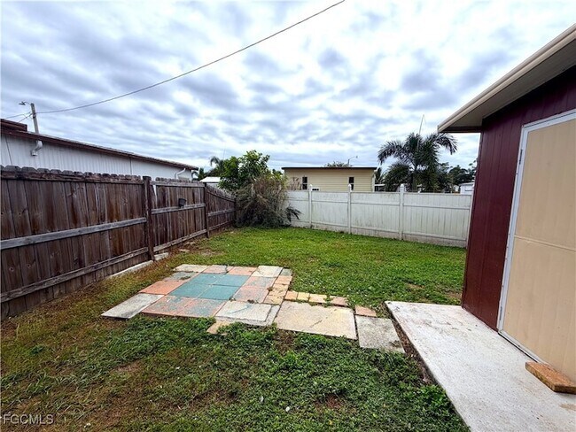 Building Photo - 106 Gaslight Ave