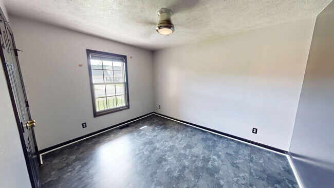 Building Photo - Updated Ranch w/ Bonus in Hope Mills!