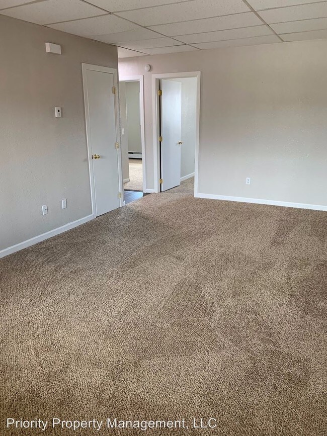 Building Photo - 305 Cottonwood Ln