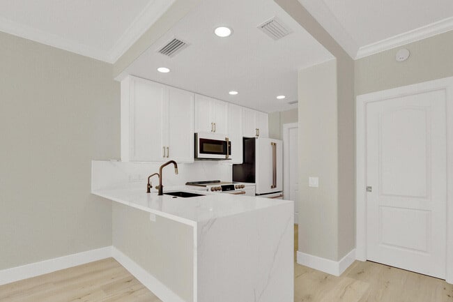 Building Photo - 28 Live Oak Cir