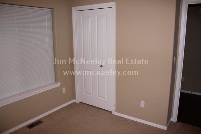 Building Photo - 3 br, 2 bath House - 2236 SE Salal Loop