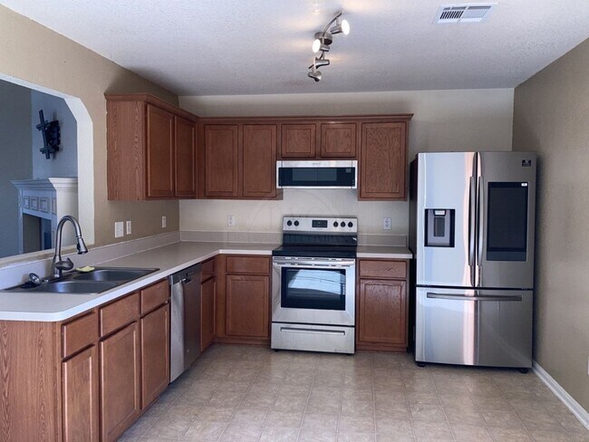 Building Photo - 3202 Blackburn Dr