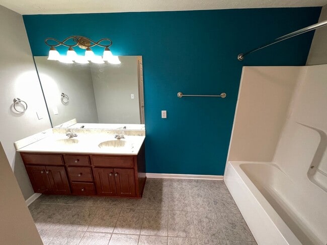 Building Photo - Beautiful Shelbyville Home For Rent