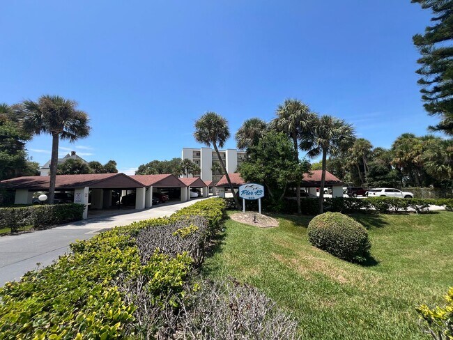 Building Photo - BEAUTIFUL and Renovated Riverfront Furnished Condo 2 Bedrooms, 2 Bathrooms