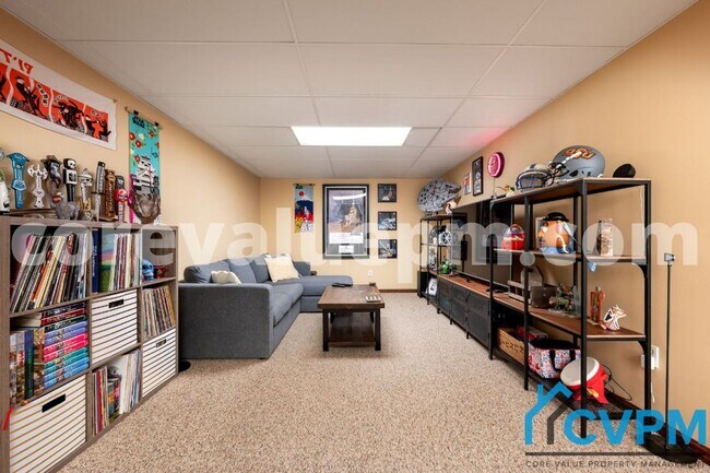 Building Photo - 15952 Alameda Dr