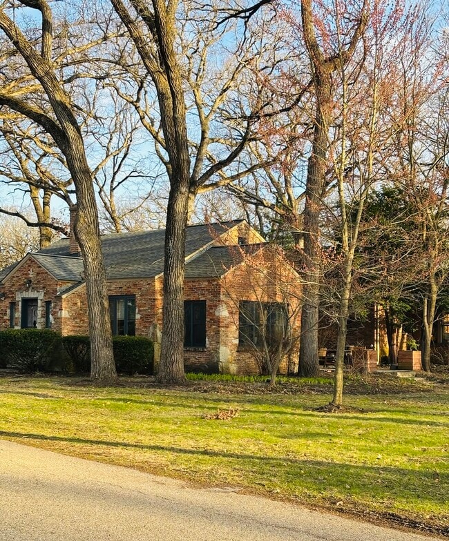 Building Photo - 1777 S Shore Dr