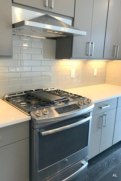 Building Photo - 3300 NE 65th St