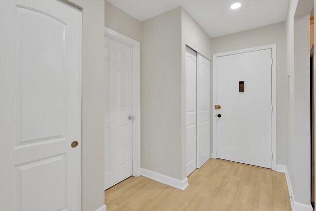 Building Photo - 8970 N Parkside Ave