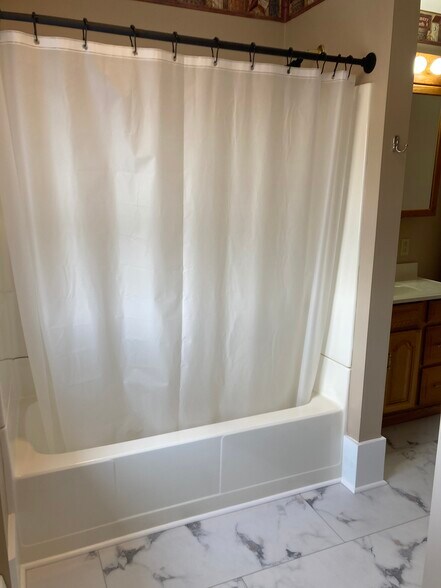 2nd floor full bath - 314 11th St