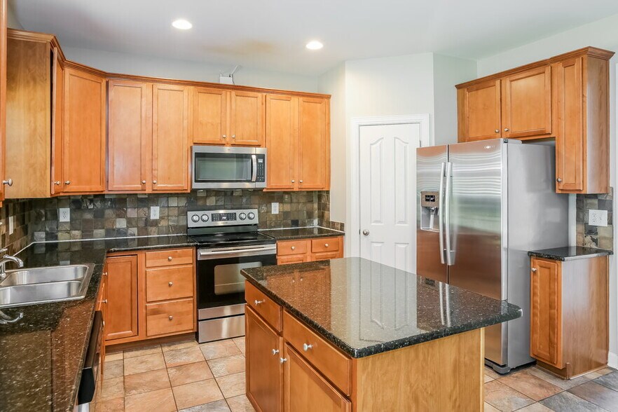 Building Photo - 2926 Island Point Dr NW