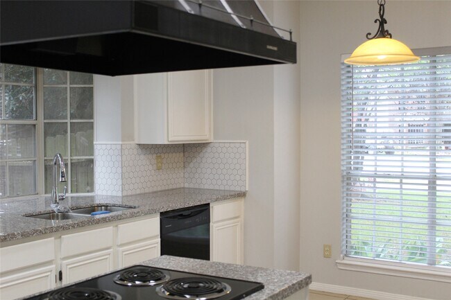 Building Photo - 4918 Maple Brook Ln