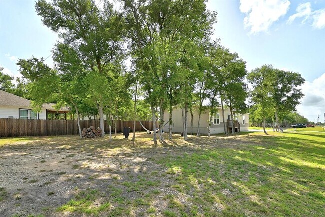 Building Photo - 102 Pink Dahlia Dr