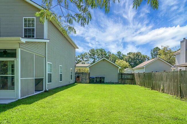 Building Photo - Lovely home in Summerville SC