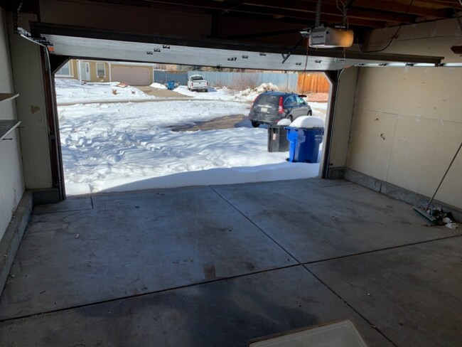 Building Photo - 8526 S Flower St