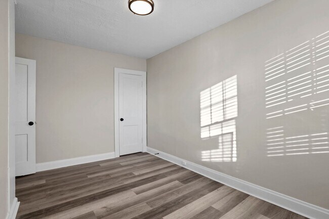 Building Photo - 1398-1400-1400 S Ohio Ave