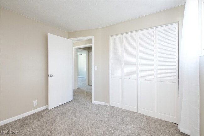 Building Photo - 267 Deepwood Dr