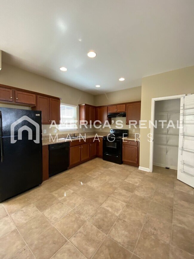 Building Photo - Townhome Available in Calera!! Available to View Now!!!