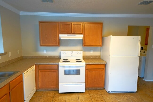Building Photo - Charming 4-Bedroom, 2.5-Bathroom Home in C...