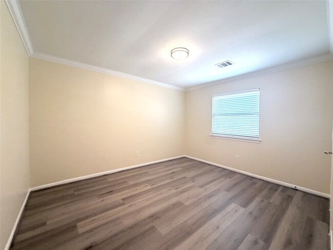 Building Photo - 12211 Meadow Crest Ct